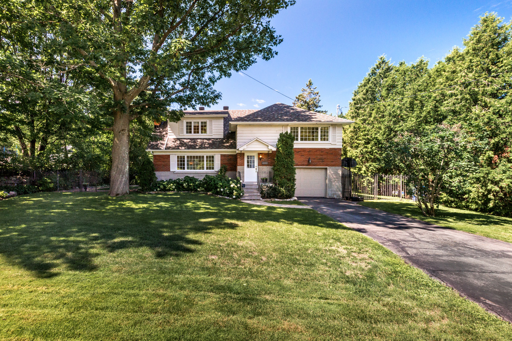 Beautiful Canadian House Luxury Renovated