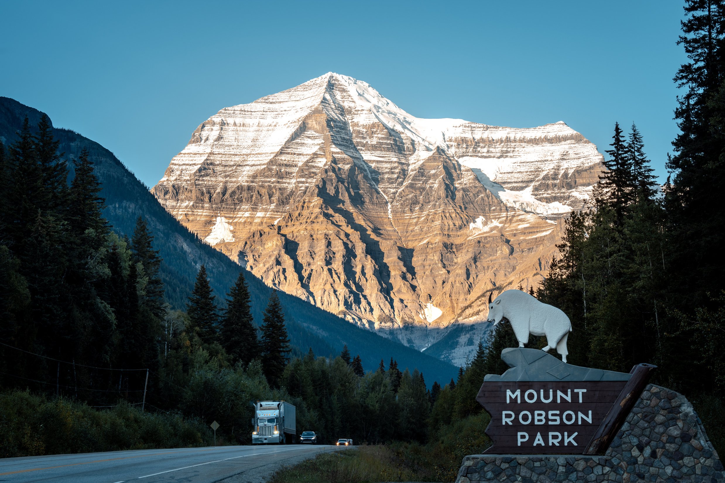 Mount Robson - Mount Robson Provincial Park